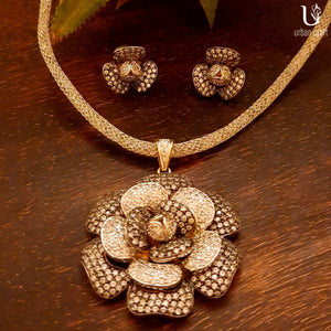 Glitter Flower In Black Jewelry Sets