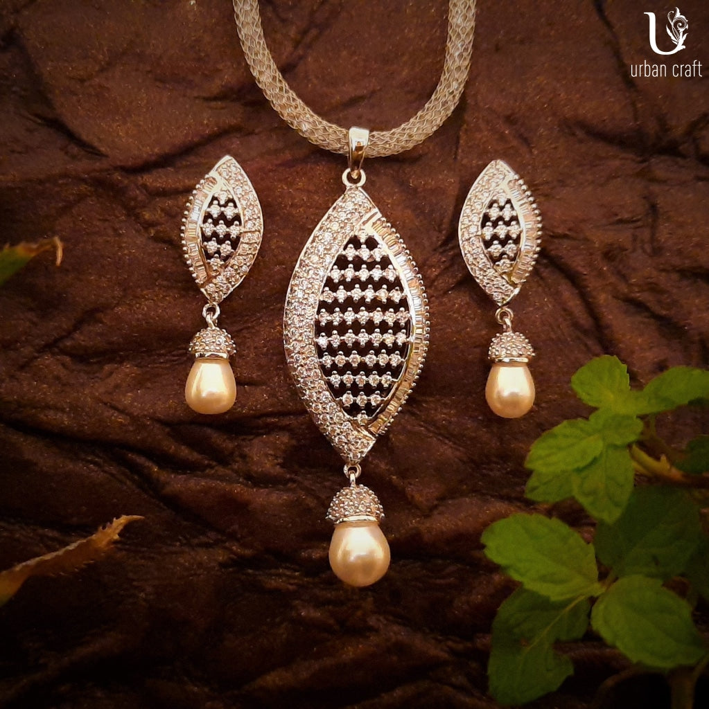 Pearl Bloom Pendant Set Jewelry Sets